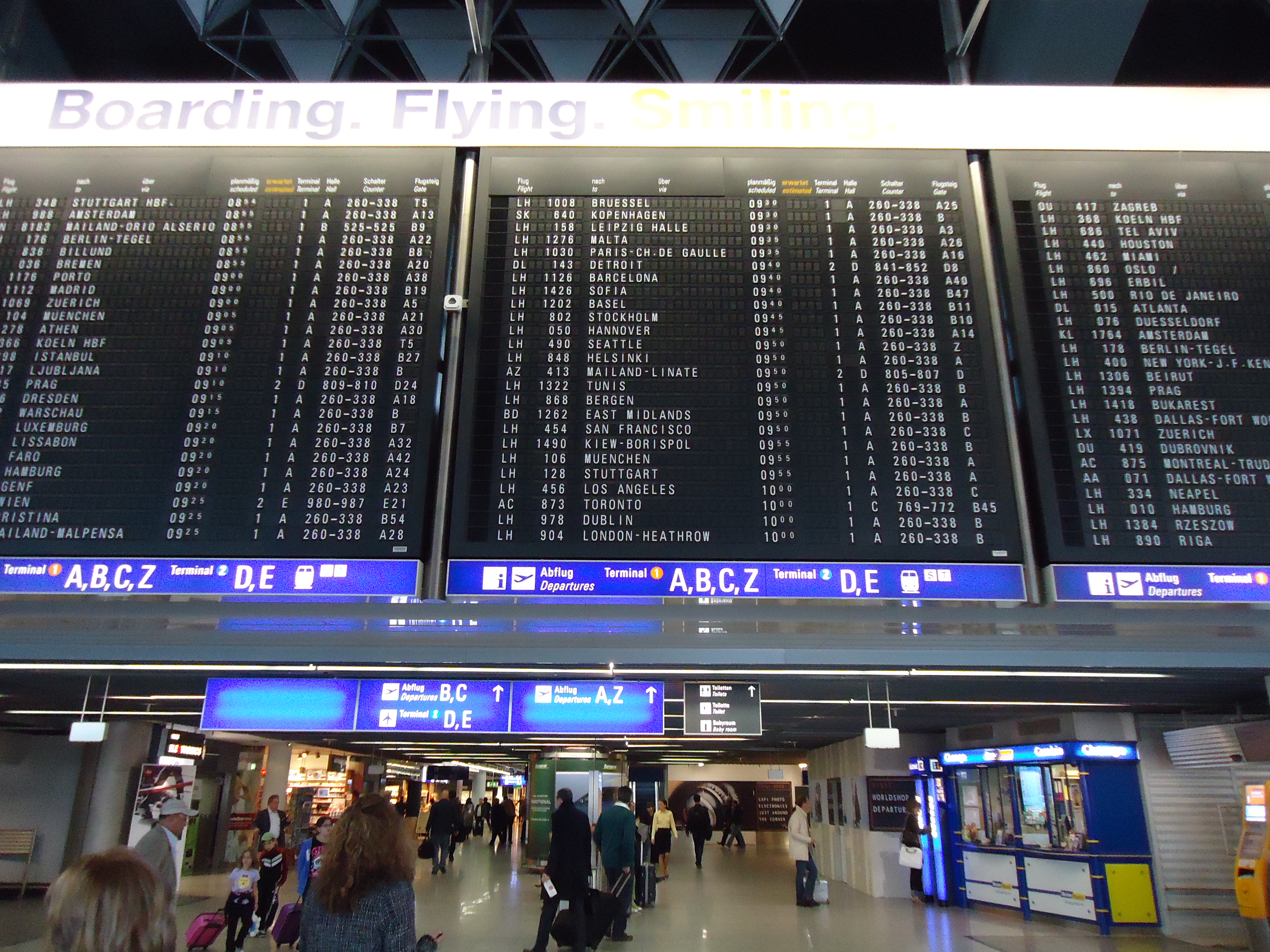 Табло вылета аэропорт игнатьево. Аэропорт Хельсинки табло вылета. Информационное табло в аэропорту. Табло в аэропорту фото. Табло терминала.